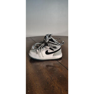 Nike Air Jordan 1 Mid Shoes Toddler 8C White Grey Black Sneakers DV1338-104